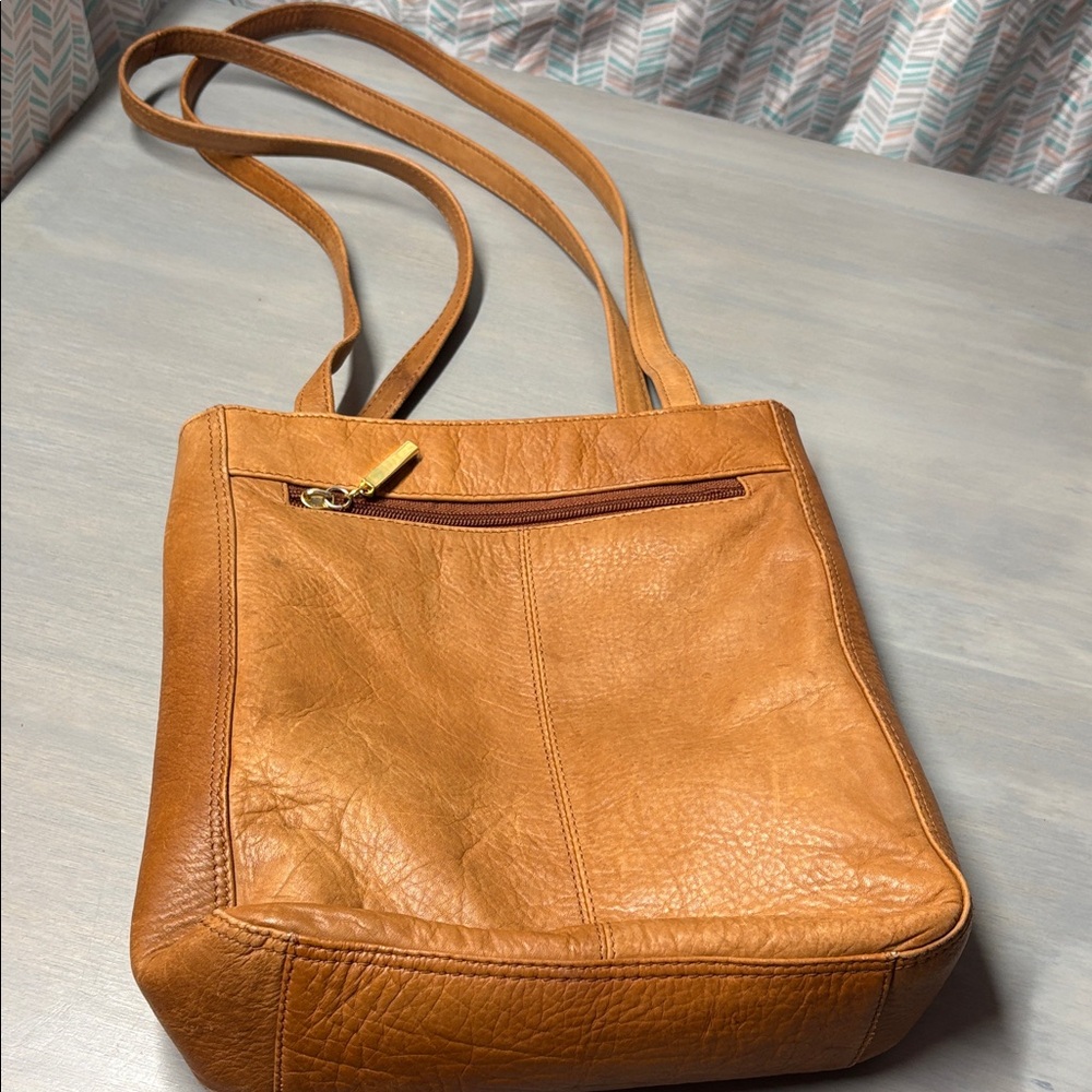 Nino BOSSI Brown Leather Shoulder Bag with Gold Hardware - Picture 4 of 15